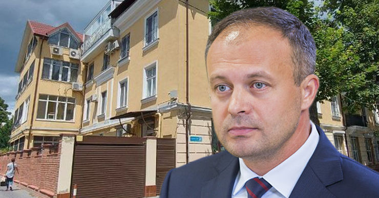 Журналисты показали дом, где живет Канду и в котором проходят обыски. Коллаж: Point.md
