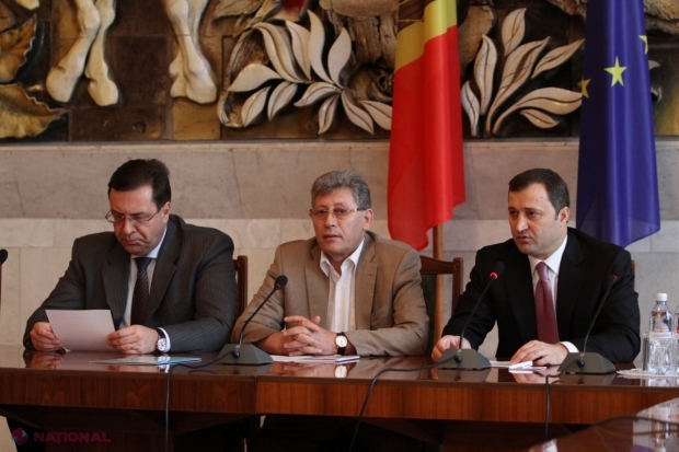 Liderii partidelor PLDM, PDM si PL s-au intalnit acum o ora la sediul PLDM pentru o noua runda de negocieri.