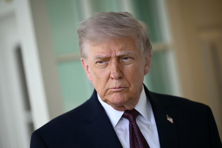 Trump a anunțat o serie de „lovituri foarte puternice” asupra Iranului.