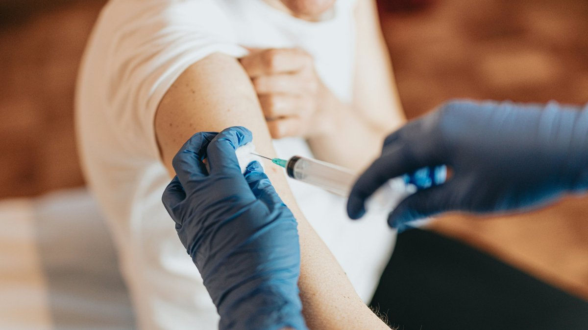 В Австралии испытают вакцину от рака для детей.