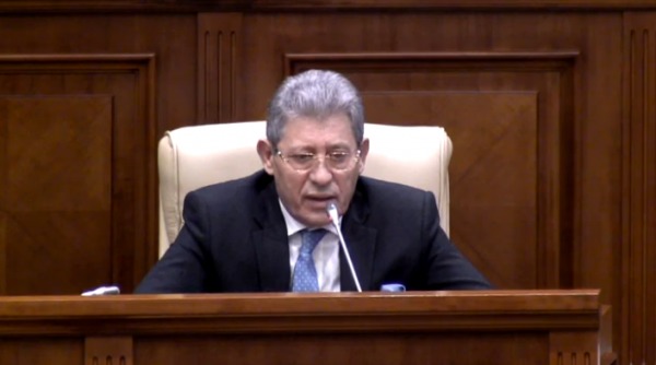 Глава либералов выразил недовольство посягательством на палатки, считая нормальным сбор подписей за объединение с Румынией.