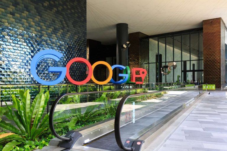 Google выплатит сотрудникам по $1,6 тыс. в качестве компенсации за работу на удаленке.