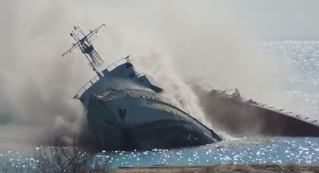 Затопленный корабль - БМ-416 типа пожарного катера водоизмещением 30-40 тонн.