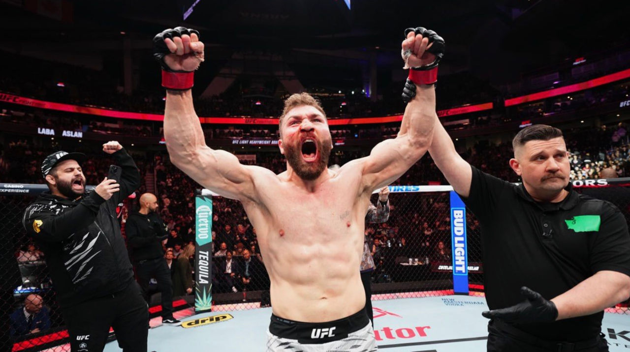 Luptătorul Ion Cuțelaba a învins un adversar din Turcia la turneul UFC.