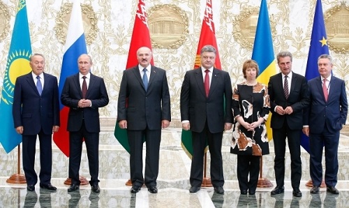 Порошенко объявил о создании специальной экспертной группы с участием специалистов ЕС для выработки предложений по минимизации этих негативных последствий.