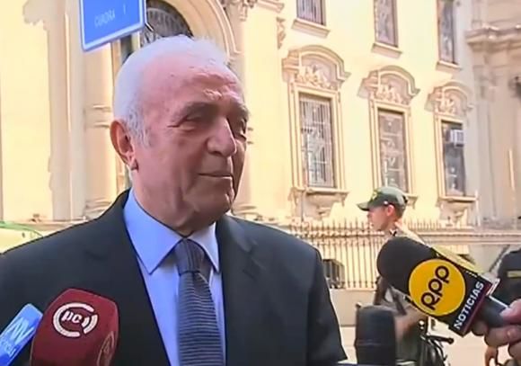 Politician bănuit de corupție, pălmuit pe stradă.