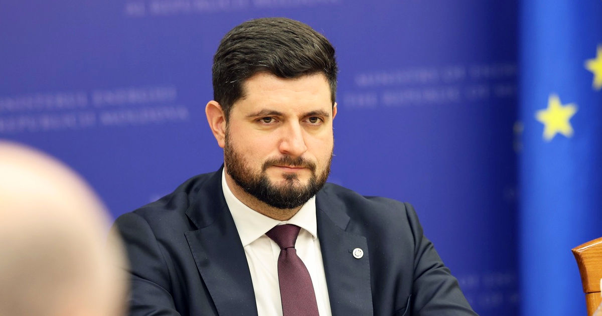 Жунгиету: Зарплата министра не соответствует уровню ответственности.