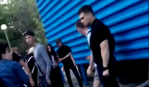 Русские школьники воздвигли мемориал XXXTentacion и подрались с фанатами.