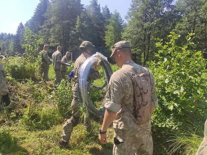 Эстония отправит Литве 100 км проволоки для заграждения на границе.