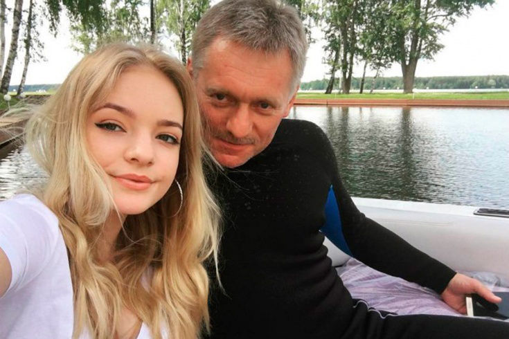 Песков рассказал, что у его дочери, подпавшей под санкции, "на многое раскрываются глаза".