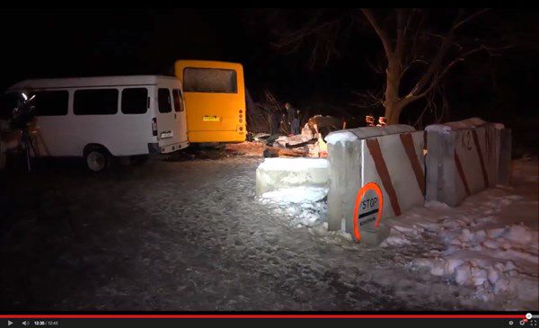 Сообщается, что в автобусе находились более 20 человек.