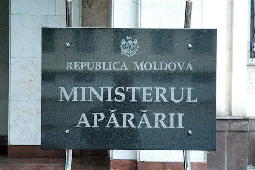 Ministerul Apărării vine cu o reacție după reținerea unor angajați publici.