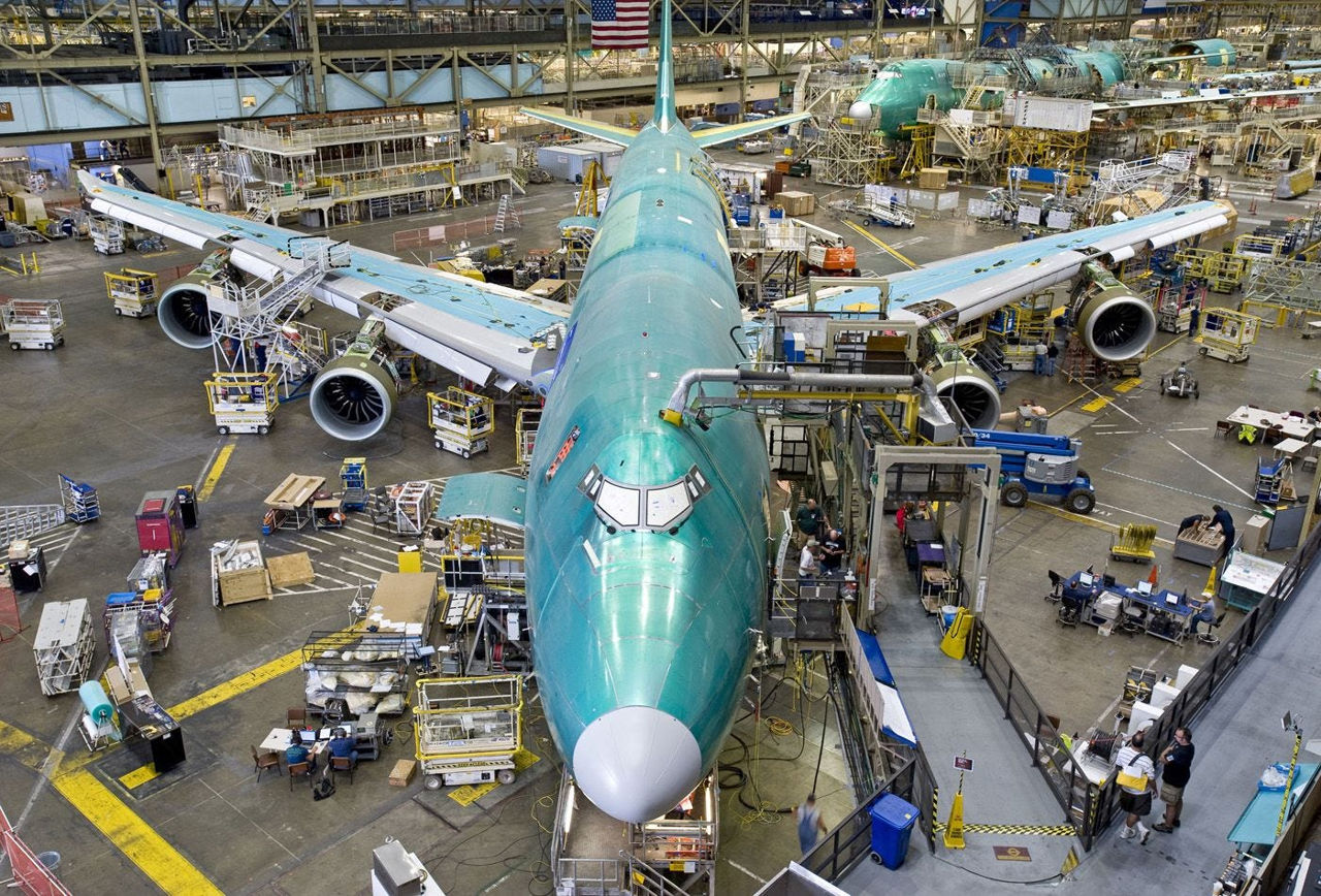 Тысячи сотрудников Boeing готовятся к забастовке, требуя больше денег.