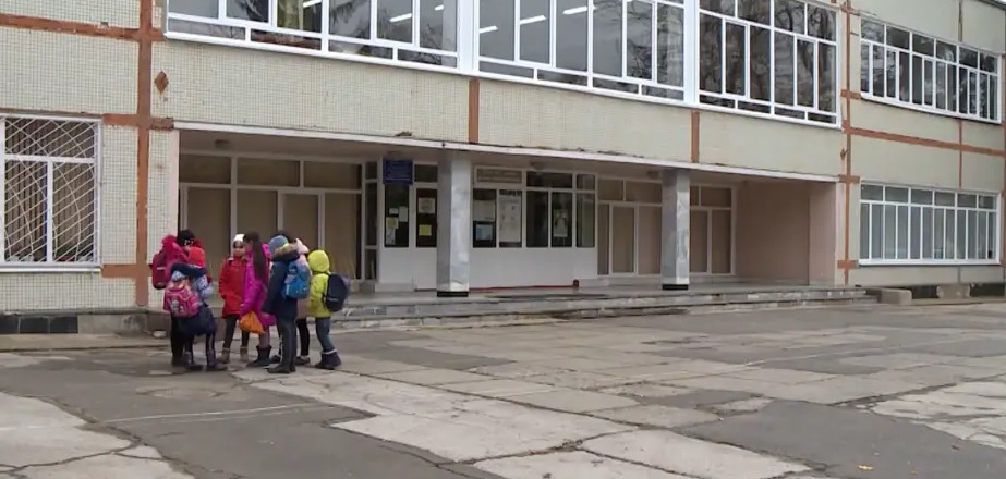 В Кишиневе начинают работать закрытые ранее школы. 