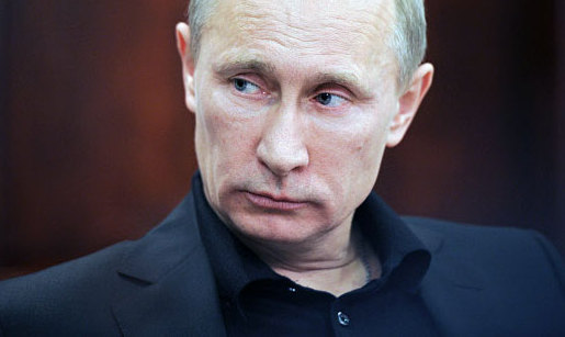 Владимир Путин подписал закон о легализации российских паспортов, сведений о выдачи которых нет в ФМС, сообщает во вторник сайт Кремля.
