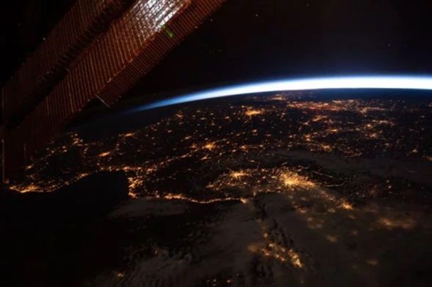 NASA показало зрелищные космические фото Земли.