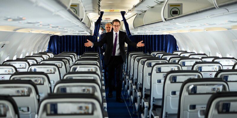 Lufthansa откажется от приветствия пассажиров словами "дамы и господа".