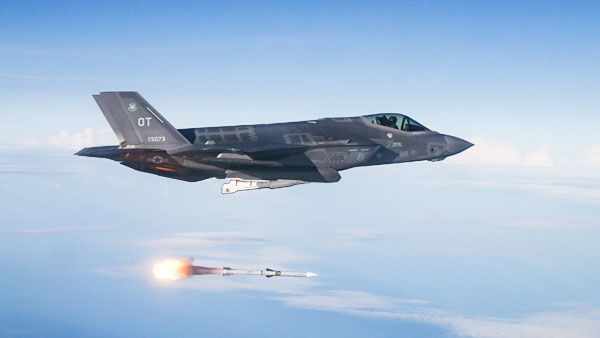 США спустя год возобновили удары по Ливии.
