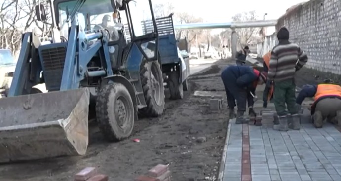 В Бельцах приступили к реконструкции дорог и тротуаров.