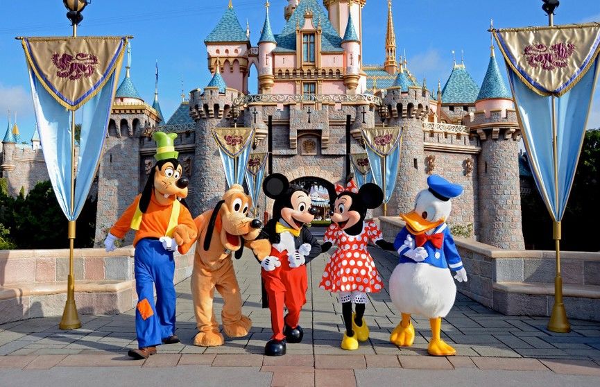 Disneyland в Калифорнии возобновил работу впервые с начала пандемии.
