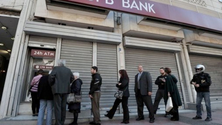 Ciprul a evitat o intrare dezordonată în incapacitate de plată şi o ieşire nepermisă din zona euro acceptând cererile creditorilor internaţionali de a reducere a sistemului său bancar.