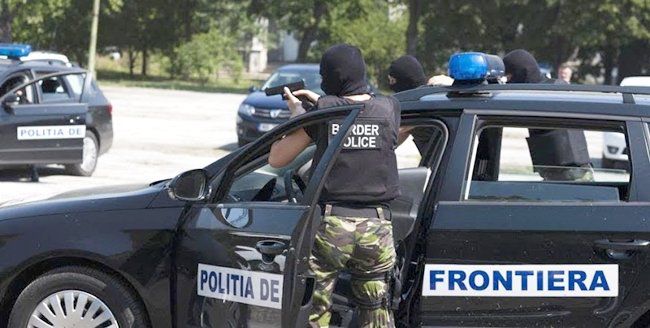 Trei persoane în conflict cu legea au fost reținute la vamă. Foto simbol: tion.ro