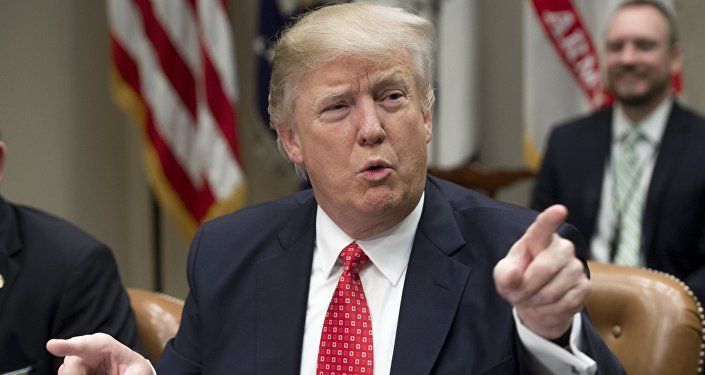 Опрос: американцы доверяют CNN больше, чем Трампу.