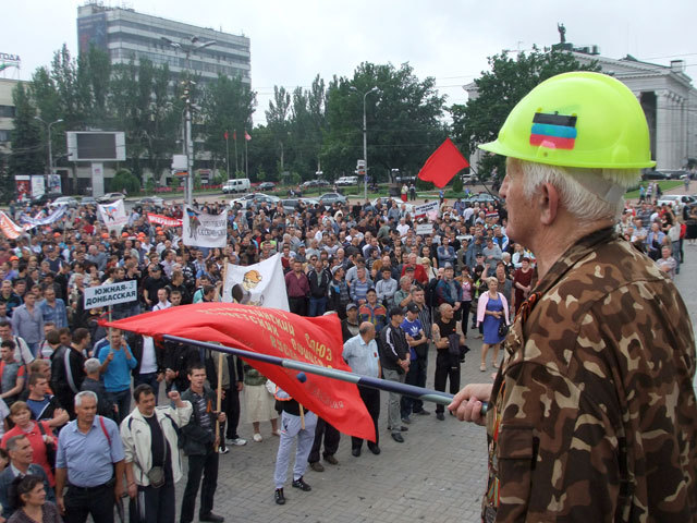 Шахтеры готовы взять в руки оружие и пойти "защищать свою землю, жен, детей".