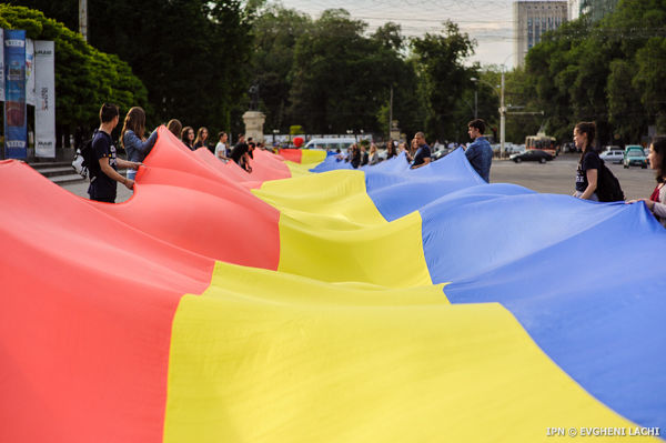 Un tricolor imens va fi desfășurat în centrul capitalei. Foto: ipn.md\Evgheni Lachi