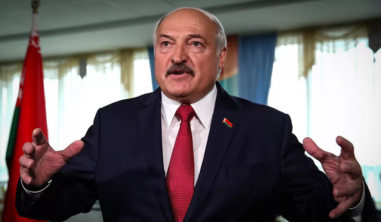Лукашенко: "Украина готовила удар по Беларуси из РСЗО еще до начала СВО".