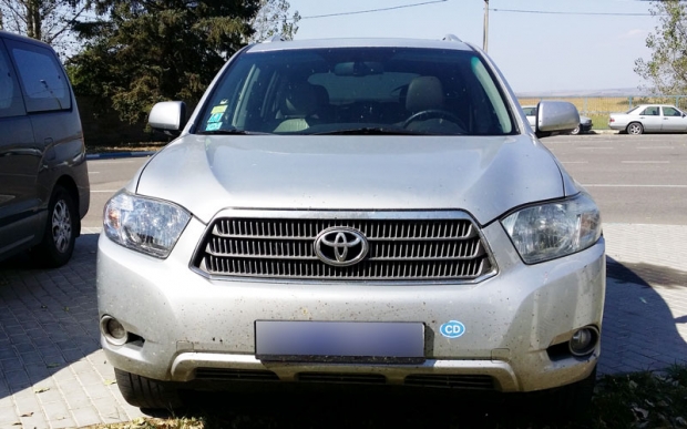 La volanul autoturismului se afla un cetăţean al Ungariei, în vârstă de 42 de ani.