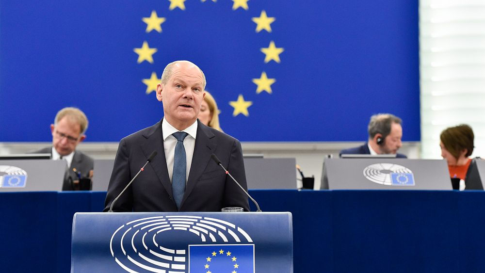 Канцлер Германии призвал ЕС не поддаваться "запугиванию" со стороны России.