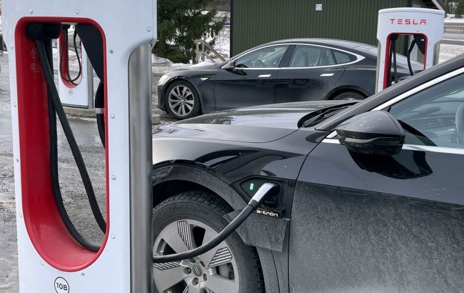 Tesla открыла зарядные станции Supercharger для "чужих" электрокаров.