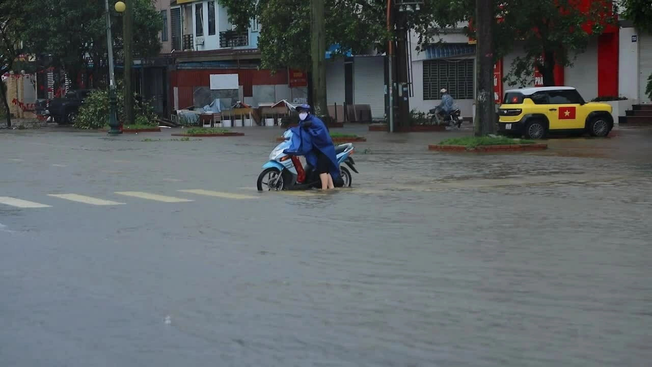 Taifunul Bualoi a ucis 12 persoane în Vietnam.