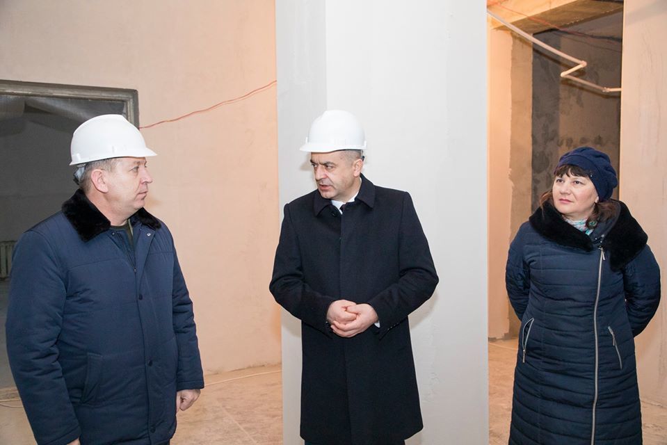 Кику проверил ход ремонтных работ в лицее села Колибаш.