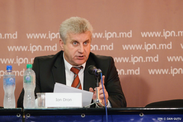 Pentru a obţine schimbări în Republica Moldova nu este suficient doar de a schimba oamenii, ci întregul sistem.