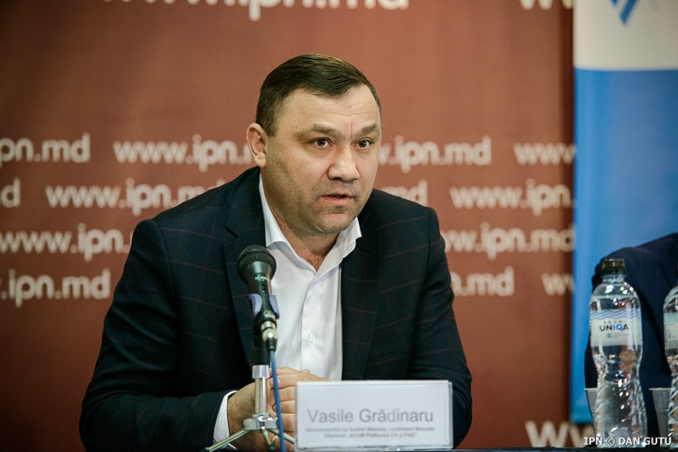 Депутат от ПДС Василе Грэдинару.