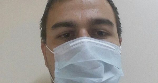 Медик, инфицированный COVID-19, призвал изменить состав комиссии по ЧС.