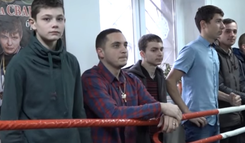 Усатый подарил спортинвентарь для подросткового центра “Олимпиец”.