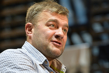 Актер Михаил Пореченков рассказал, что кадры, на которых он стреляет из пулемета в аэропорту Донецка, были постановочными, а патроны холостыми.