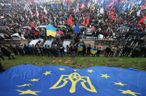 К месту сбора прибыли сотни участников митинга. Фото: news.bigmir.net