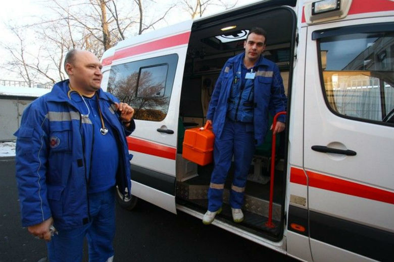Родители в квартире отсутствовали, на место происшествия были вызваны врачи.