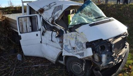 În urma impactului, pasagera din automobil a decedat pe loc. 