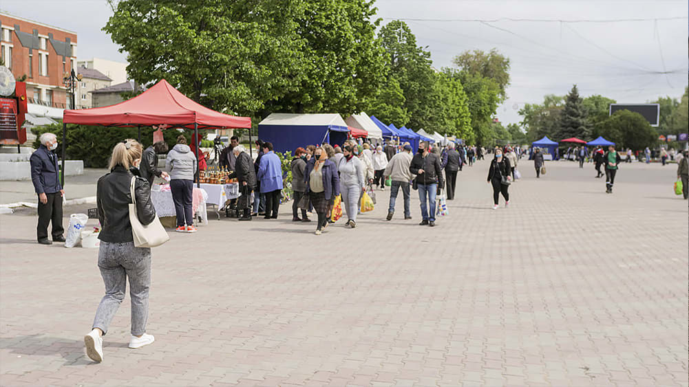 На площади Бельц открылась ярмарка продукции молдавских производителей.