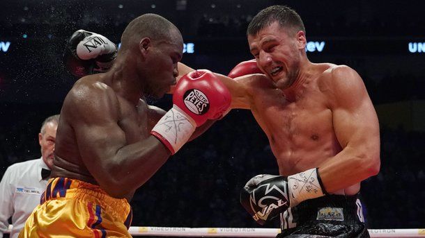 По информации Allboxing, сейчас Стивенсон открыл глаза и имеет возможность общаться с близкими.