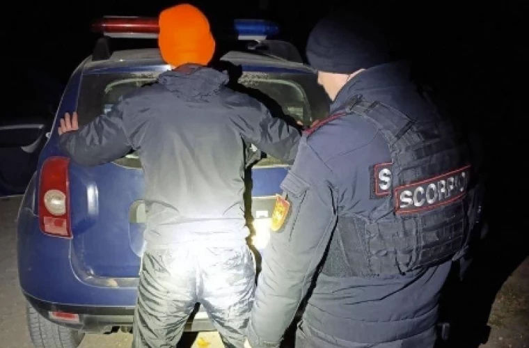 Un străin a încercat să treacă ilegal frontiera Moldovei.