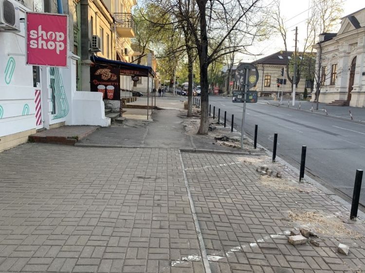 Мэрия Кишинева уточнила относительно столбиков на тротуарах.