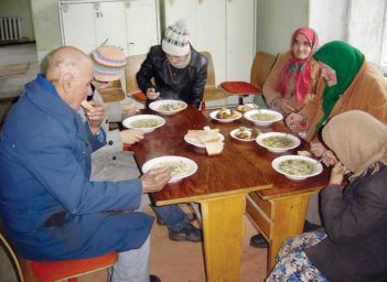 Mai puţin de un salariat asigură pensia unui vârstnic, media normală fiind de 4 angajaţi la un pensionar. Foto: cuvantul-ortodox.ro