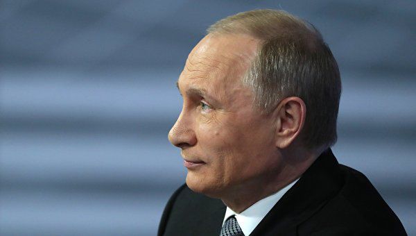Согласно декларации за 2015 год президент владеет земельным участком, квартирой, гаражом.