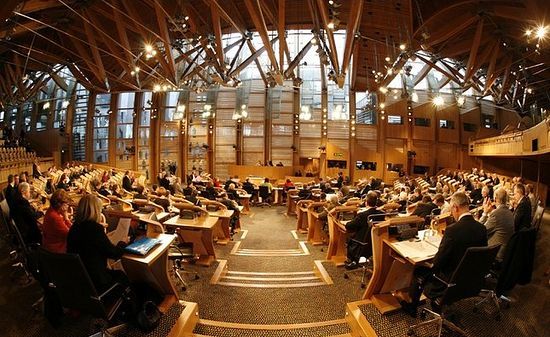 Парламент Шотландии проголосовал против Brexit.